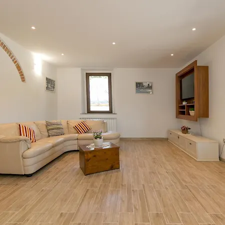 Adelmo Privato Villa *