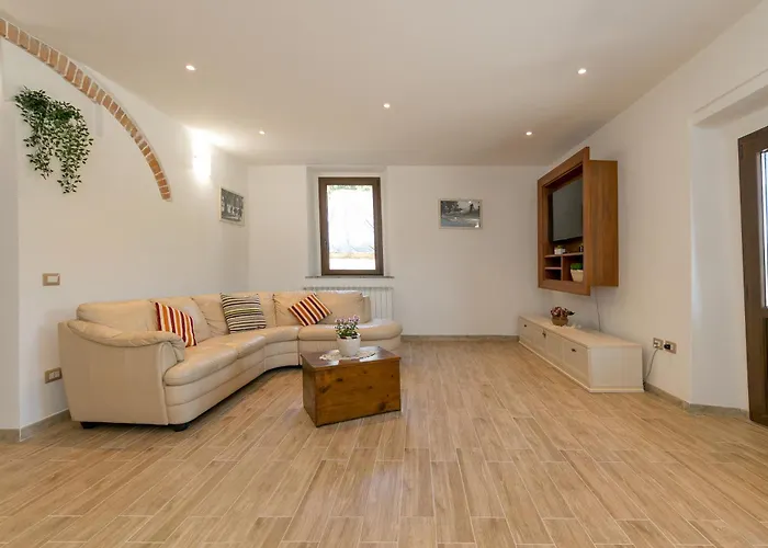Adelmo Privato Villa *